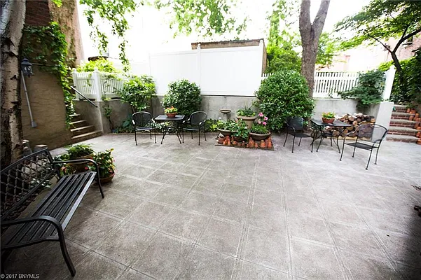 Sold by Remax Edge | media 13