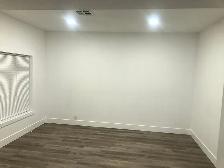 Acacia Ave — Photo 4