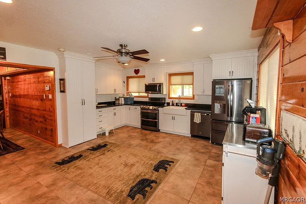 2 bed, 2.0 bath, 1332 sqft, $2,000 — Photo 2