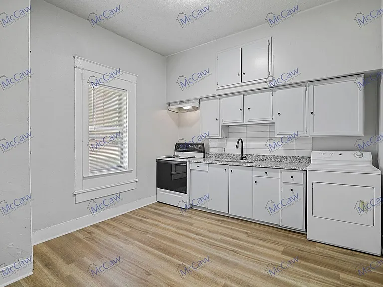 419 N Grand Ave #A — Photo 20