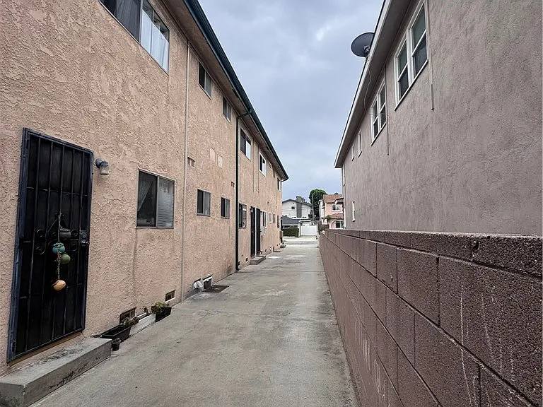 2615 Curtis Ave #B — Photo 45