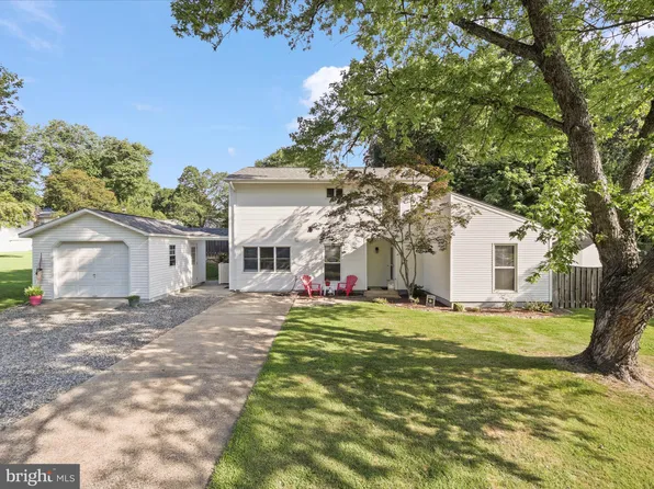 9035 Andromeda Dr, Burke, VA 22015