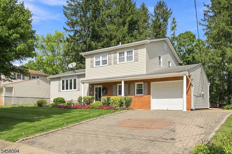 1st image of 225 Seymour Rd