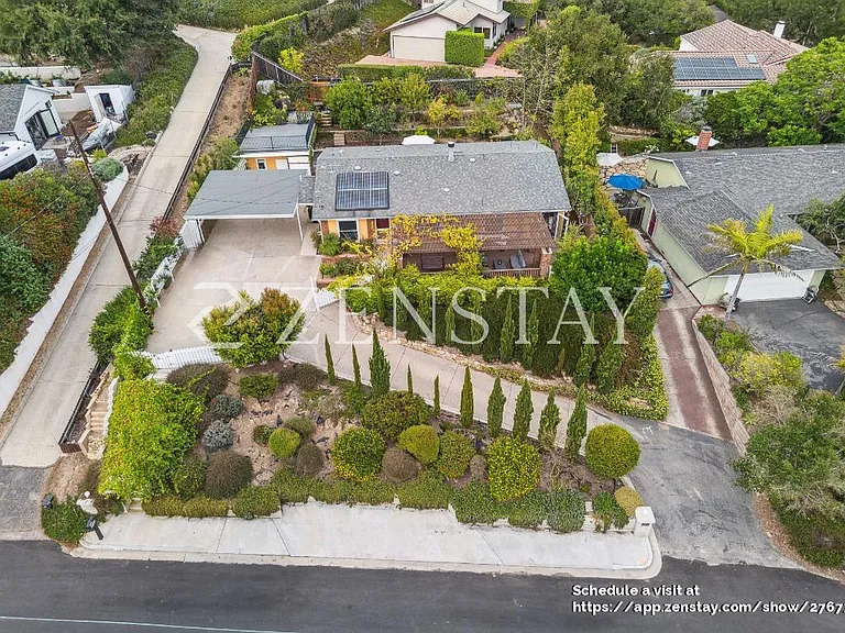 Exterior / driveway