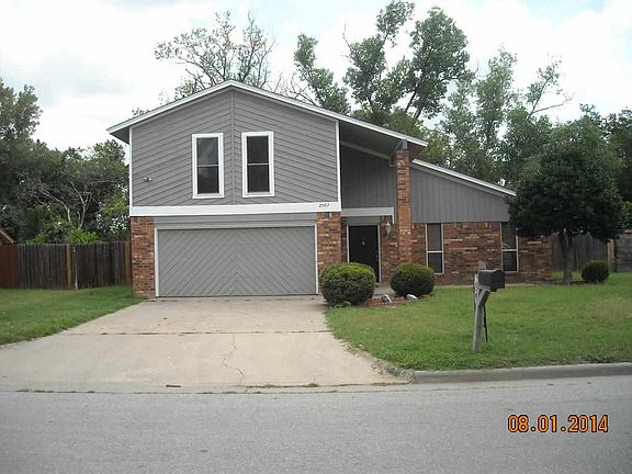 4th image of 2507 NE Turtle Creek Dr