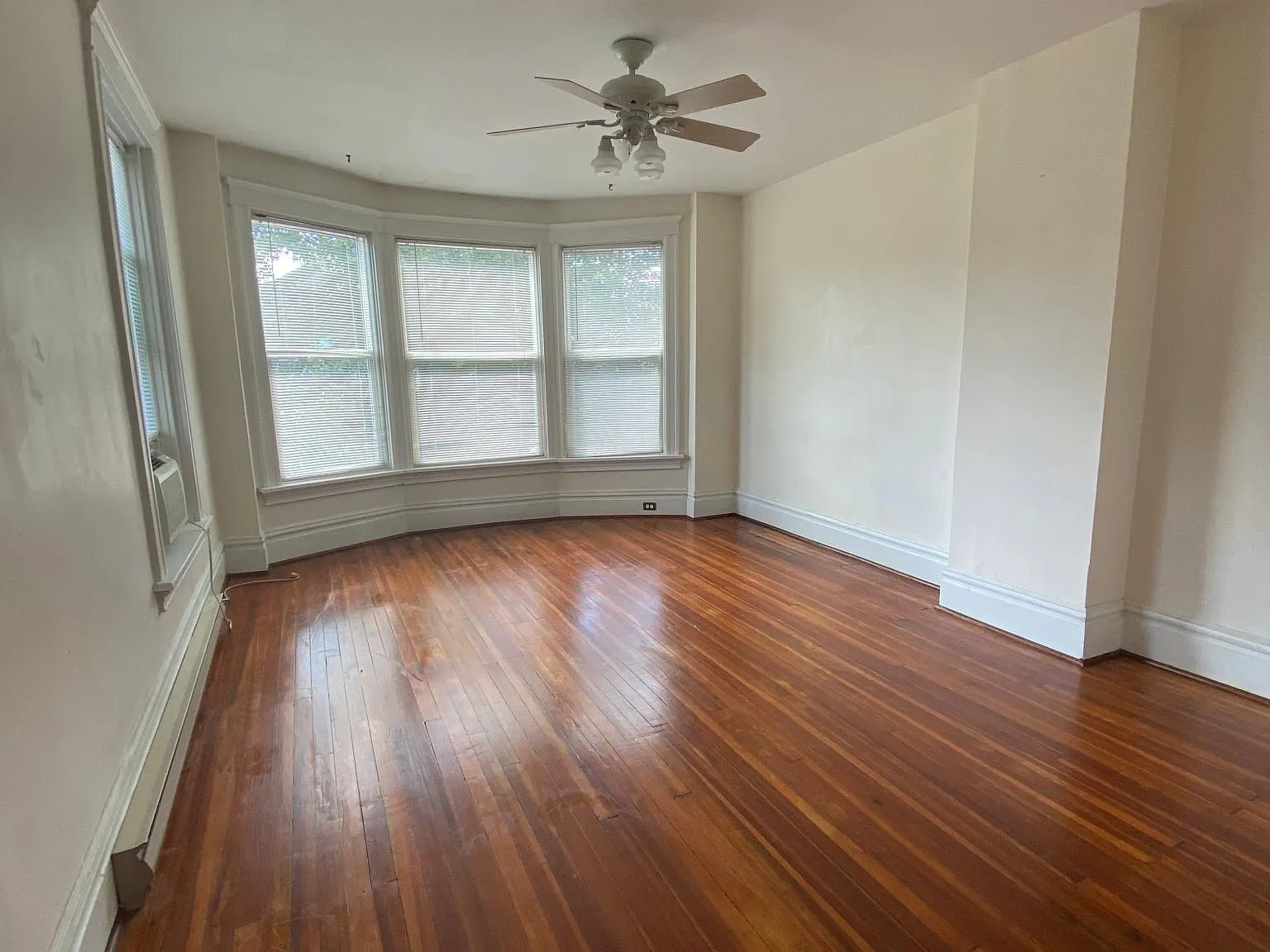 1 bed, 750 sqft, $1,149 — Photo 1