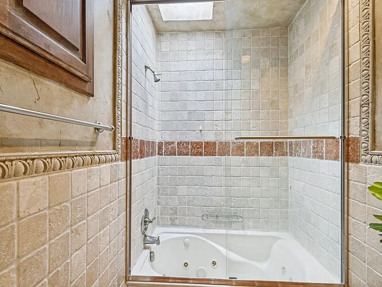 4556 Belclaire Ave — Photo 36