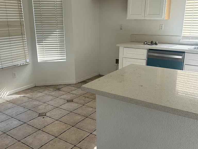 25562 Calabria Dr — Photo 6