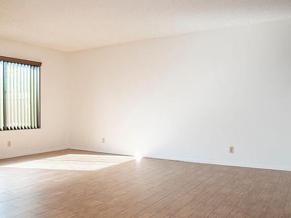 5th image of 8845 Hoffman St APT 8