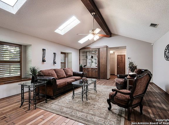 3rd image of 310 Whisper Wood Ln