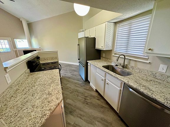 5th image of 2512 Riverfront Dr