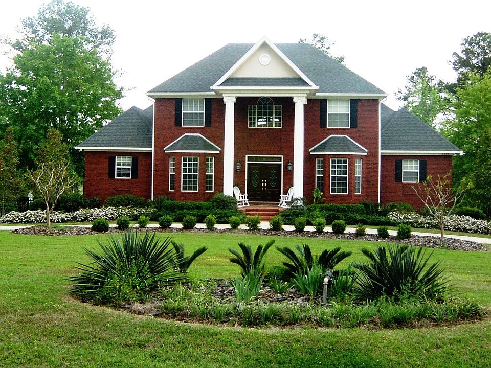 Lakefront executive home on 2 acres