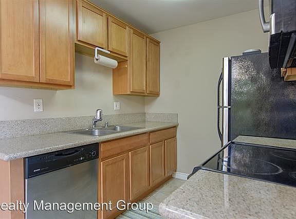 3rd image of 1386 E Madison Ave Unit 36
