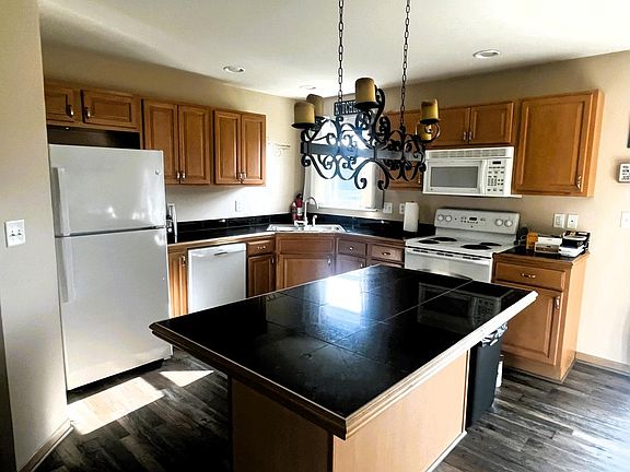 4th image of 604 S Woodpine DRIVE