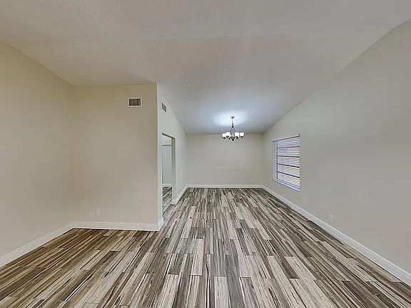 4th image of 10765 NW 31st St