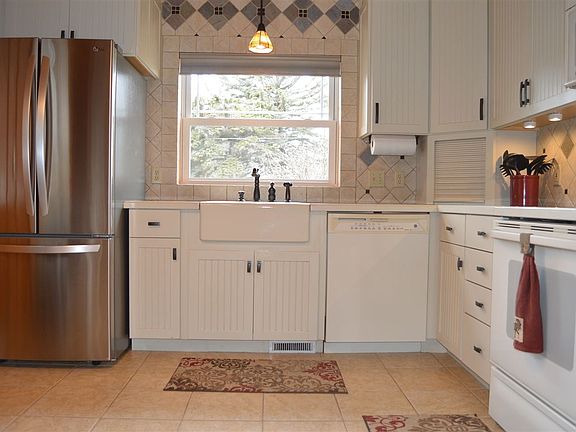 3rd image of 509 Houghton View Dr