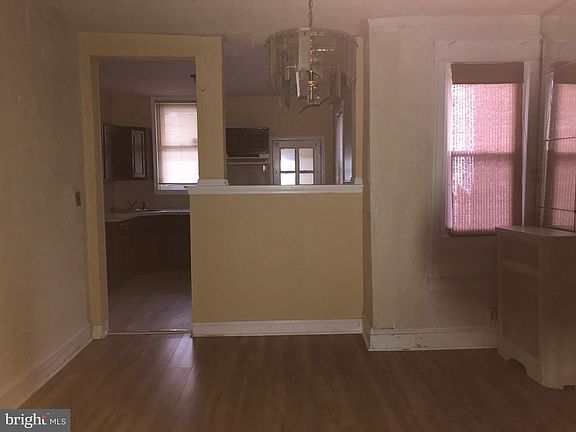 3rd image of 6724 N Woodstock St