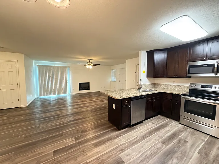 358 Snowhaven Ct — Photo 3