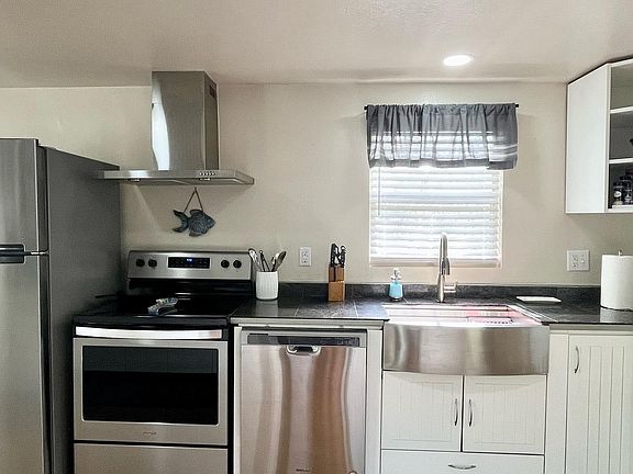 3rd image of 216 Harbor Dr