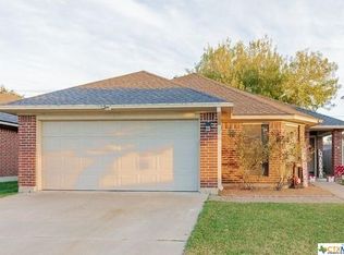 211 Belmoor Ln, Victoria, TX 77904