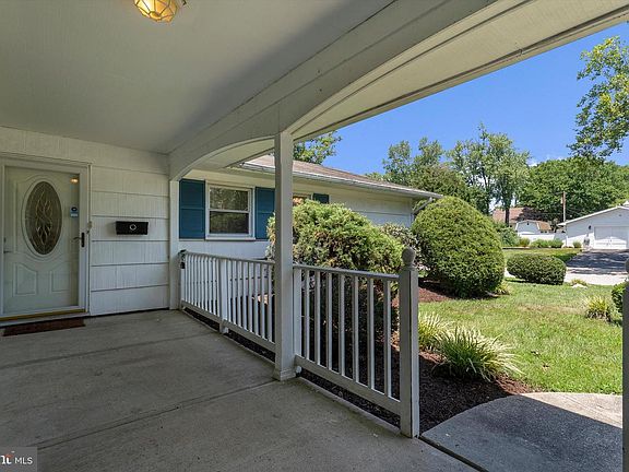 4th image of 3900 Carvel Ln