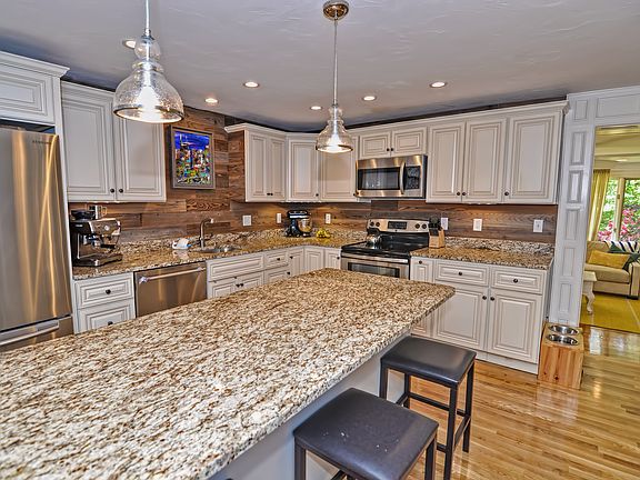 3rd image of 51 Great Hills Dr