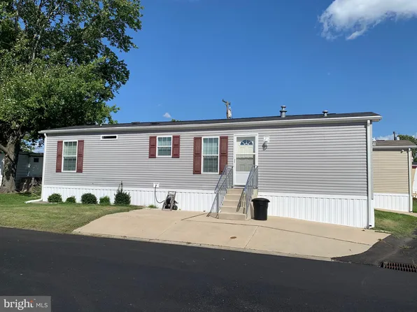 12 Dennis Dr, Pennsville, NJ 08070