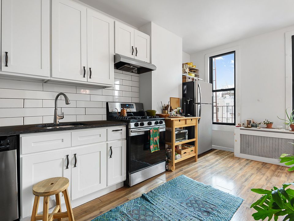 1st image of 144 30th St Floor 3