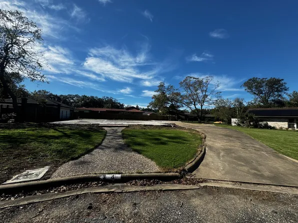 4 Shadow Ln, Bay City, TX 77414