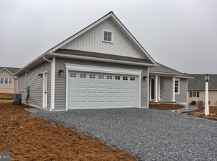 2004 Rolling Meadow Rd, Lebanon, PA 17046