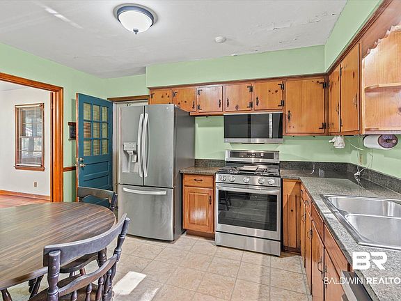 5th image of 753 Shannon St