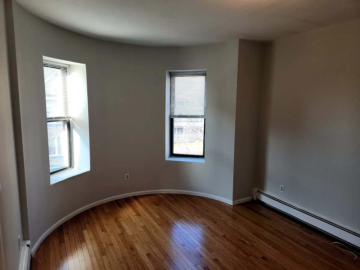 3148 Washington St — Photo 2