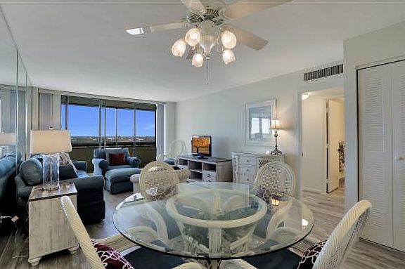 3rd image of 591 Seaview Ct APT 606