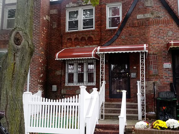 2nd image of 22528 Mentone Ave