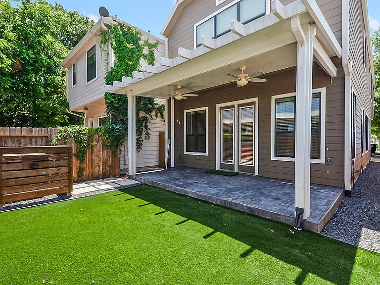 5328 Larkin St — Photo 24