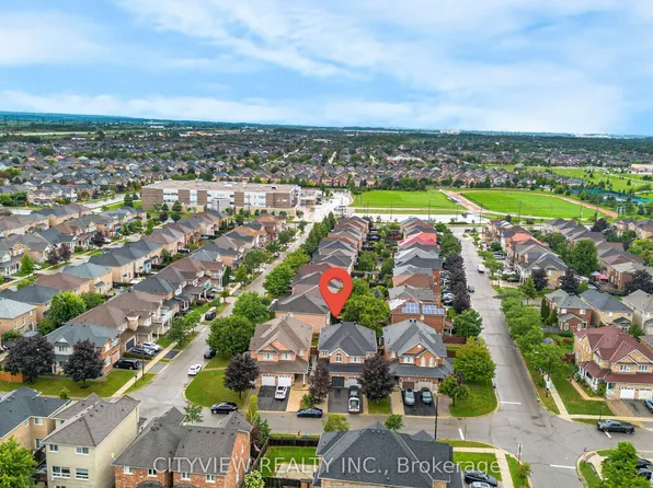 3687 Bala Dr, Mississauga, ON L5M 7N1