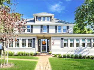 40 Bella Vista St, Locust Valley, NY 11560