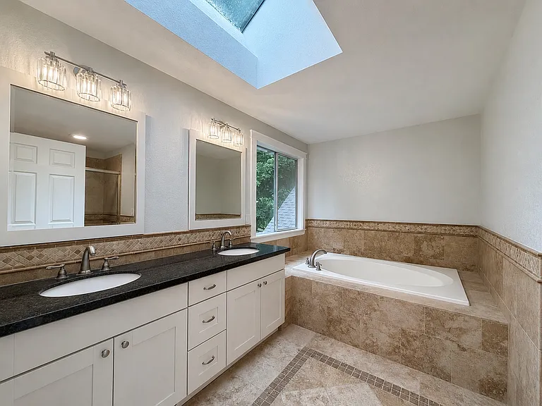23820 SE 40th Pl — Photo 19