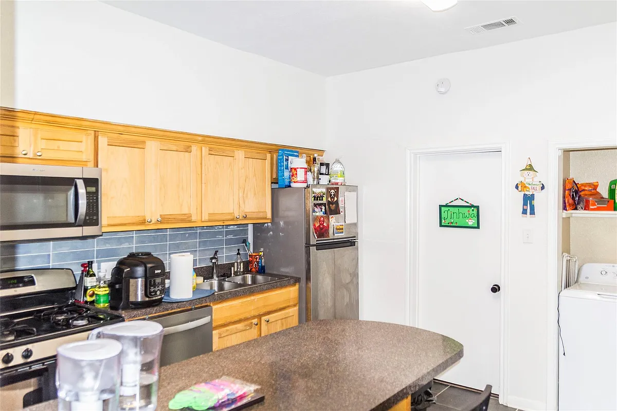 Building Photo - 3410 Speedway #A