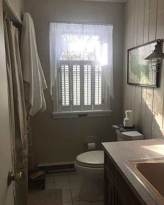 2nd image of 914 Hillcrest Rd