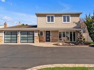 2943 Cheryl Rd, Merrick, NY 11566