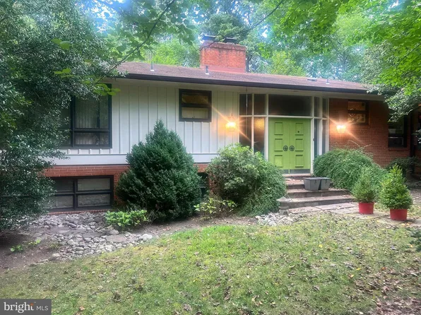 2915 27th St N, Arlington, VA 22207