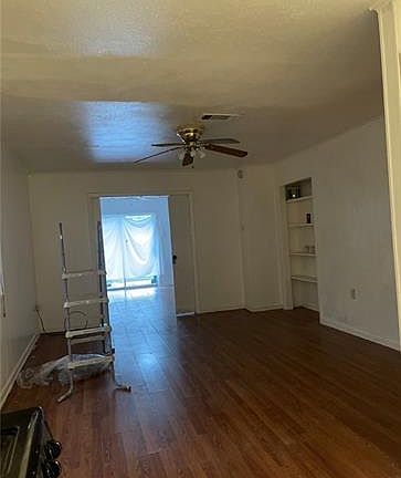 2nd image of 201 Oaklane Dr