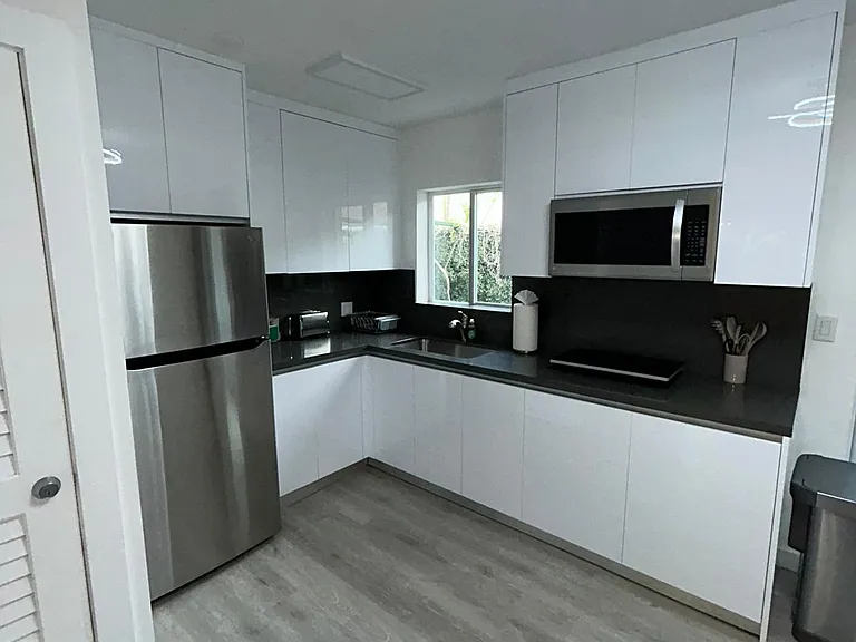 844 SW 13th Ct — Photo 8