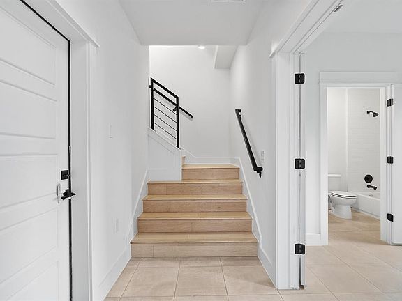 4th image of 1404 Hyde St Unit 19