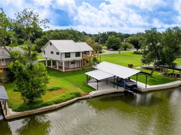 136 Lakeside Dr, Seguin, TX 78155