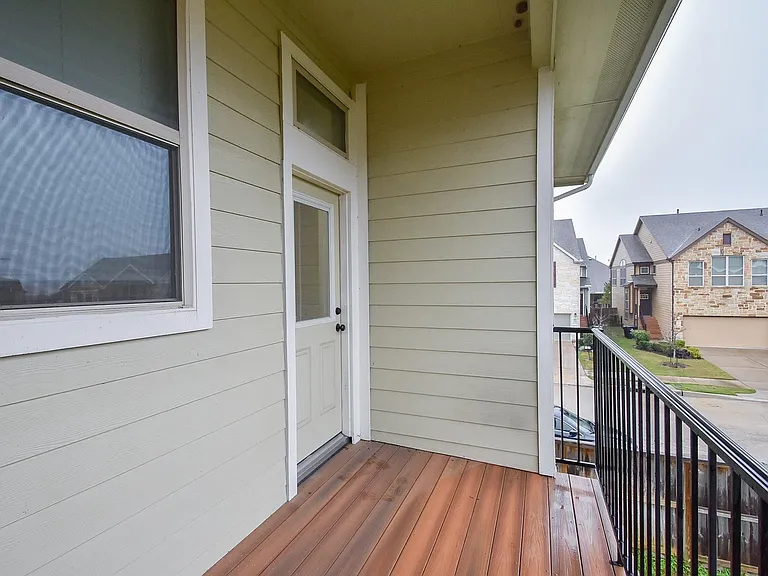 23322 Del Rosso St — Photo 31