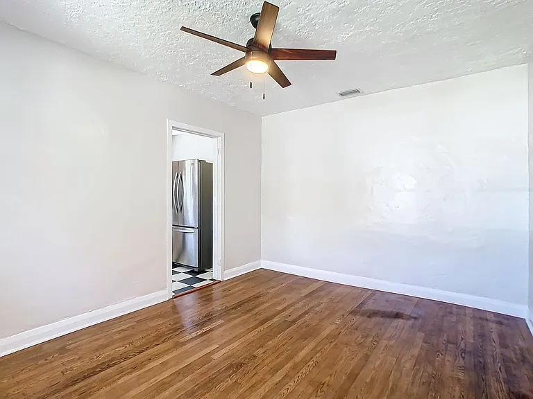 401 E Lambright St — Photo 9