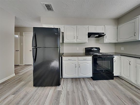 4th image of 6606 Sandswept Ln