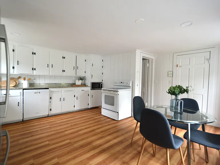 250 Walnut St #B — Photo 5